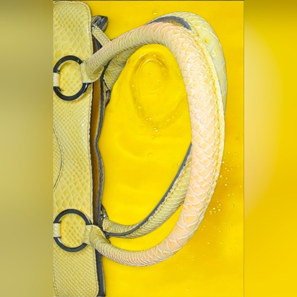 VIntage Guess Yellow Snakeskin Satchel/Shoulder Bag With A G Buckle - Picture 6 of 16